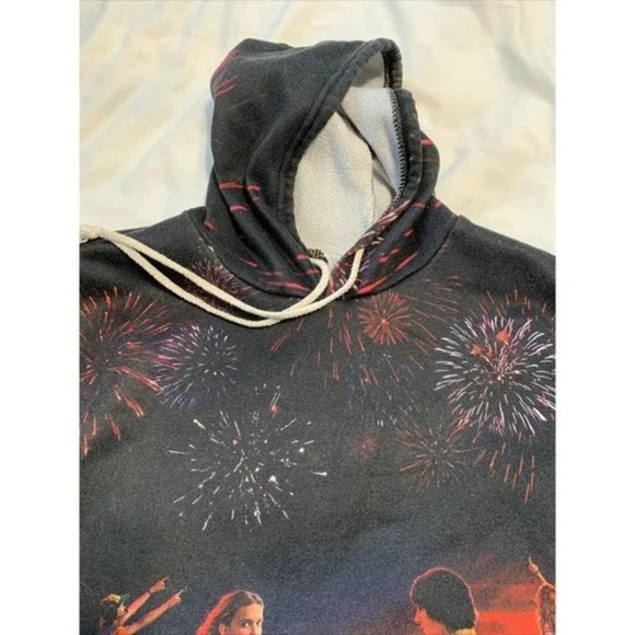 Stranger Things 3 Fireworks Graphic Print Pullover Hoodie Sweatshirt Unisex Sz M - Picture 6 of 11